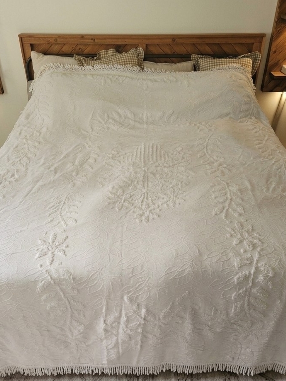 Vintage Classic White Chenille Cotton Bedspread